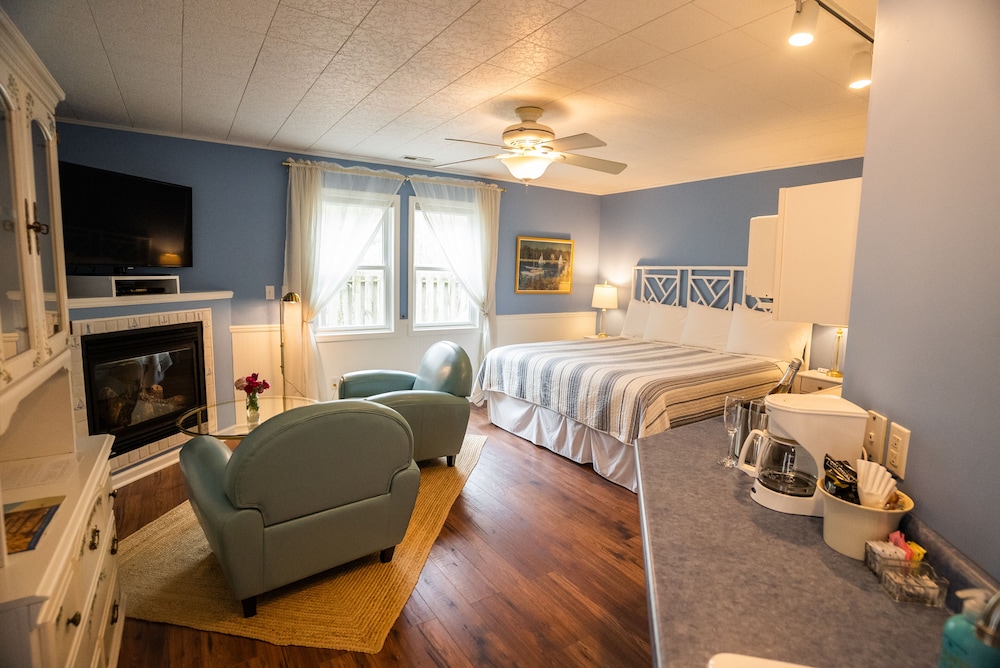 Room, 1 King Bed, Non Smoking, Jetted Tub (The Garden Retreat) photo 2