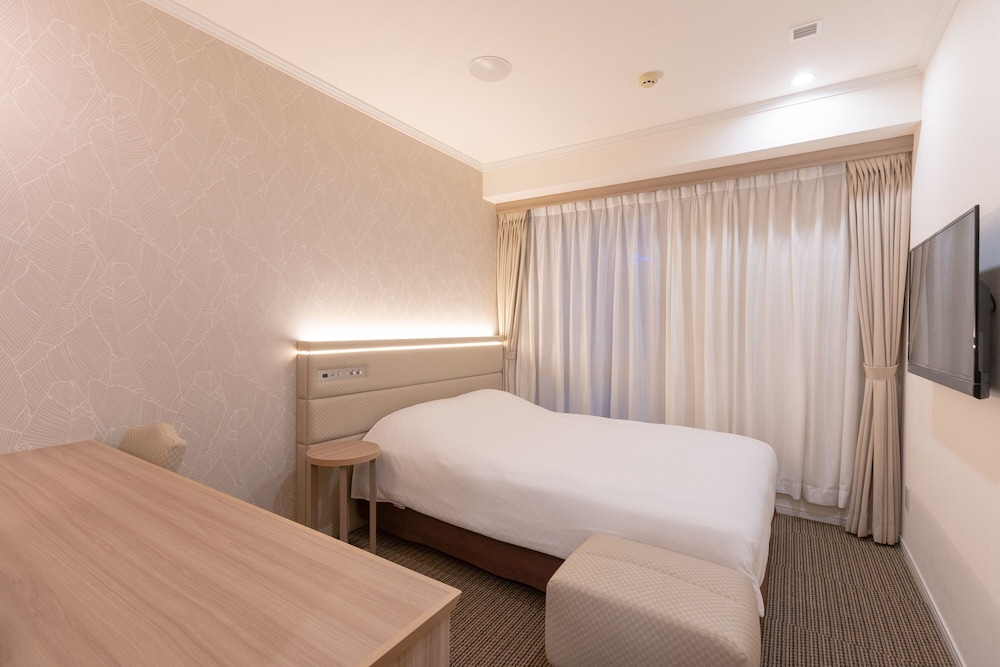 One Semidouble Bed, Non-Smoking
