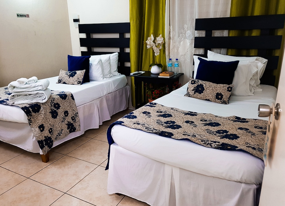 Economy Twin Room photo 2