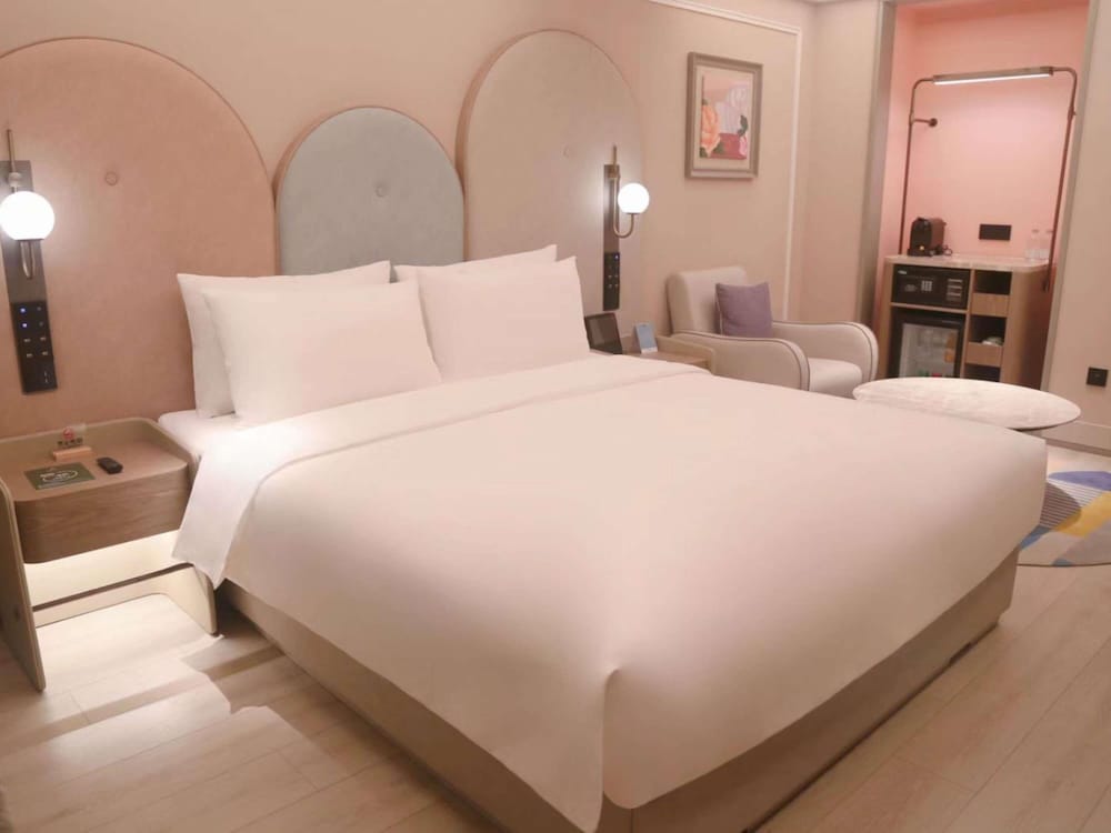 Deluxe Room, 1 King Bed