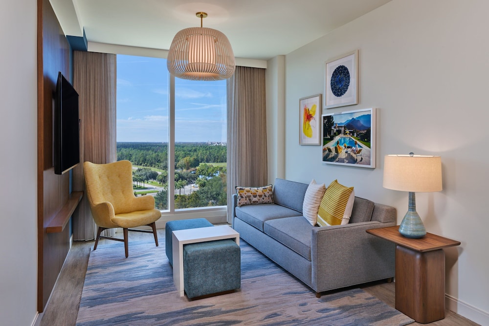 Signature Suite, Multiple Beds, Pool View