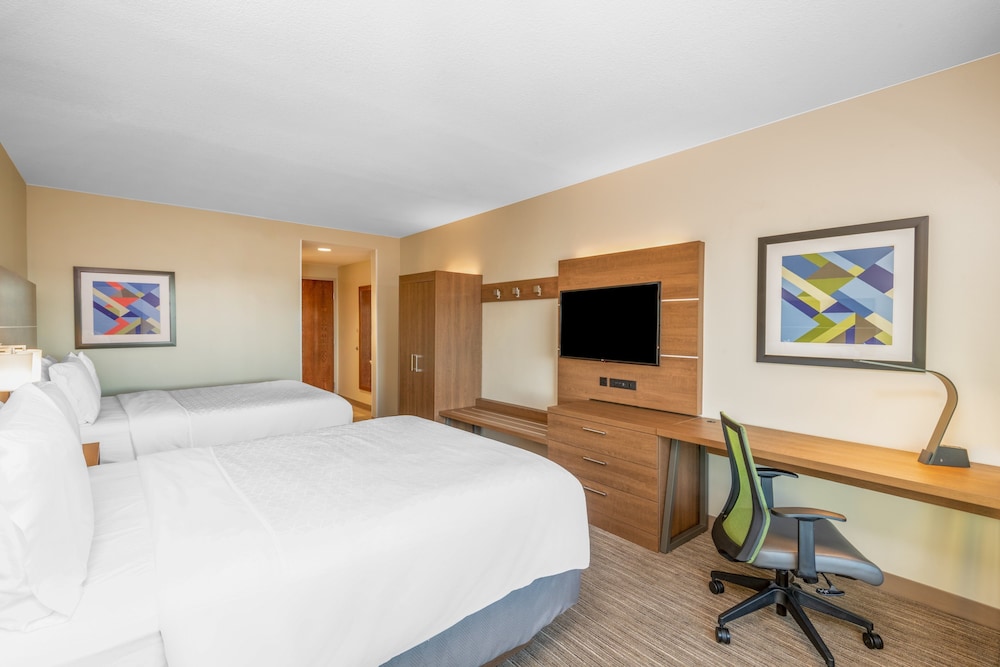 Standard Room, 2 Queen Beds, Accessible (Roll-In Shower) - Photo 2