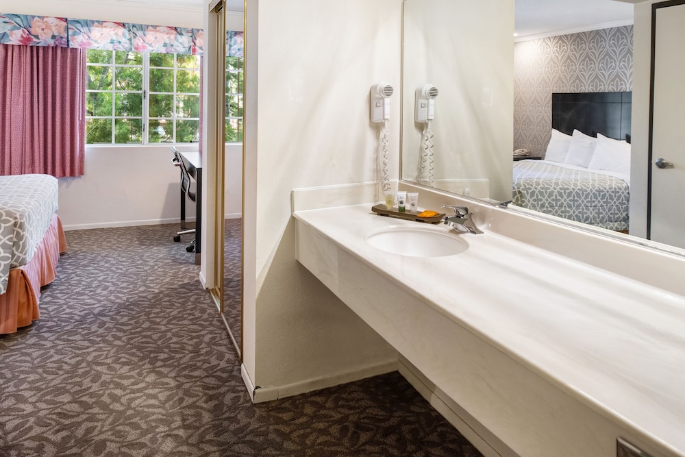 Deluxe suite, 1 queen bed
