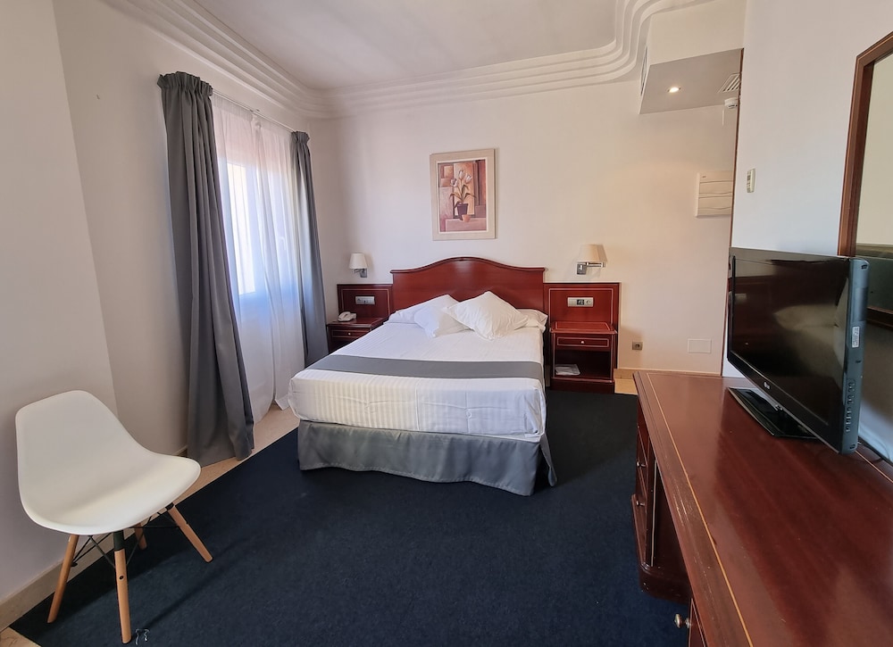 Standard Double Room - Photo 2