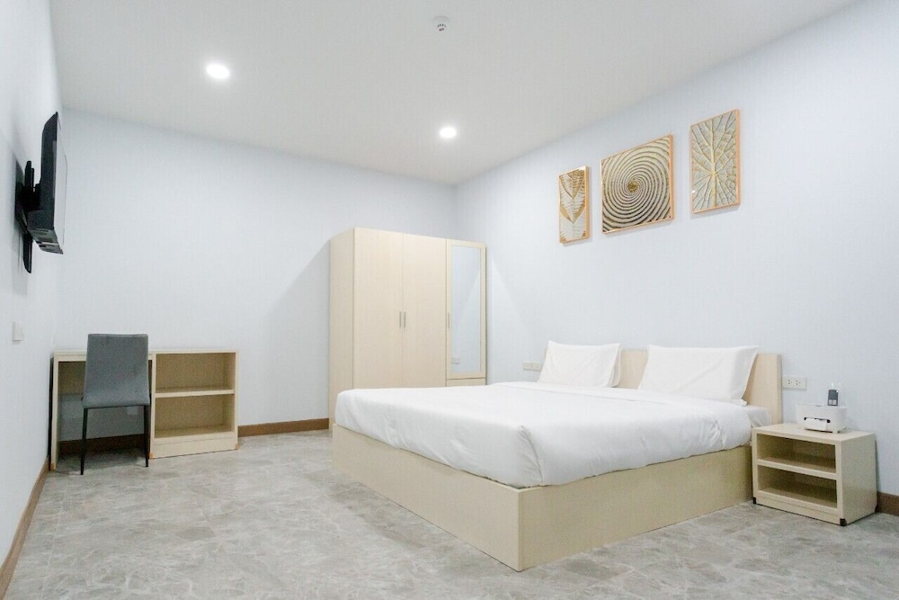 Classic Apartment, 2 Bedrooms, Balcony photo 3