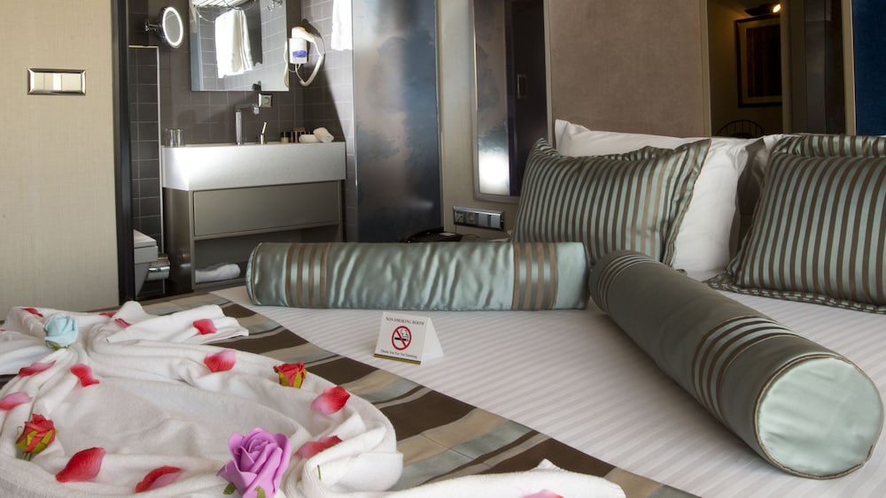 Deluxe Double Room Single Use, Sea View photo 2