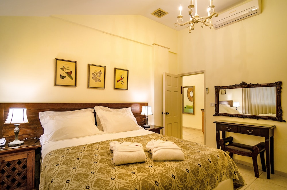 Suite with Sea of Galilee view and private balcony