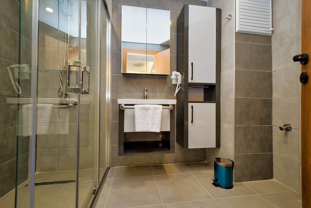 Deluxe Double or Twin Room, Pool View