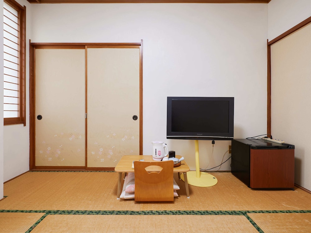 Traditional Twin Room, Smoking, Shared Bathroom