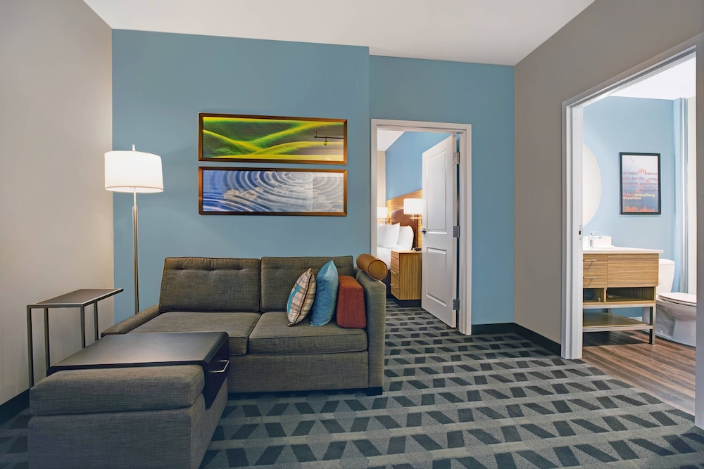 Suite, 1 Bedroom - Photo 1