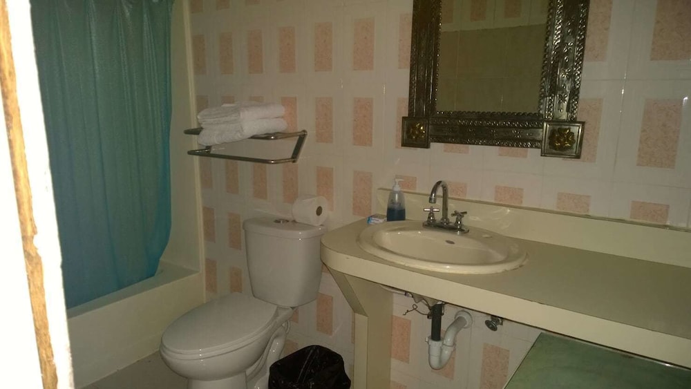 Basic Double or Twin Room, 1 King Bed, Courtyard View photo 2