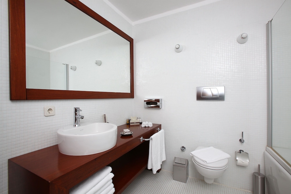 Suite 81 - Photo 12