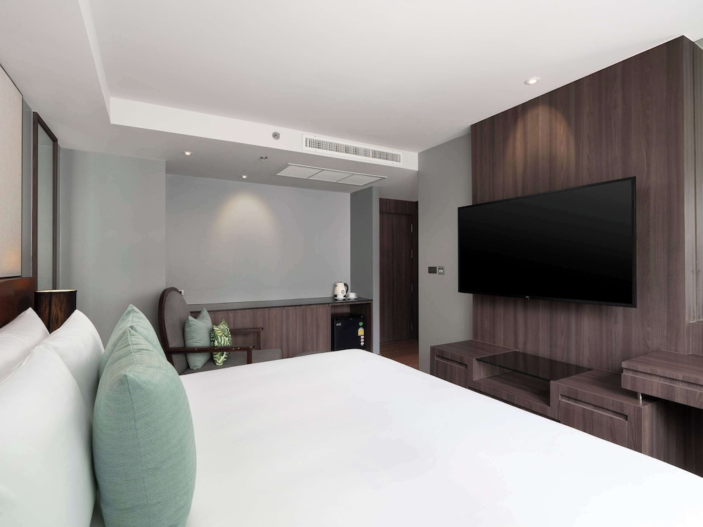 Standard Room, 1 King Bed photo 3