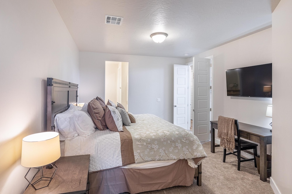 Townhome, Multiple Beds (Red Rock Oasis) photo 3