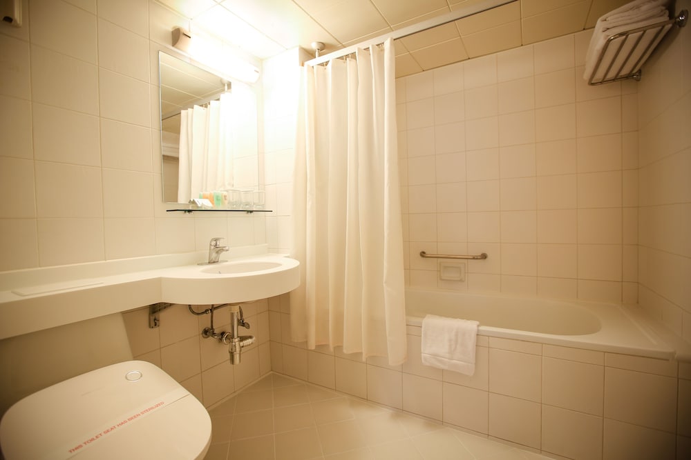 Family Suite (No Parking, additional fee occurs if number of people booked & staying are different) - Photo 14
