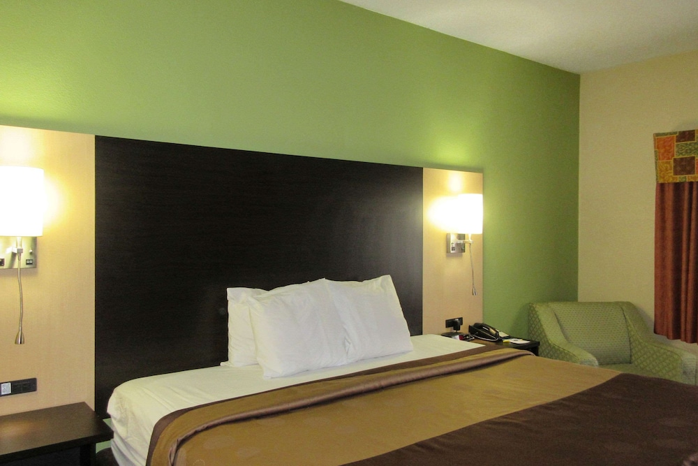 Standard Room, 1 King Bed, Non Smoking - Photo 1