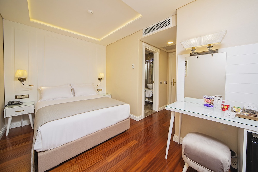 Standard Double Room Single Use photo 3