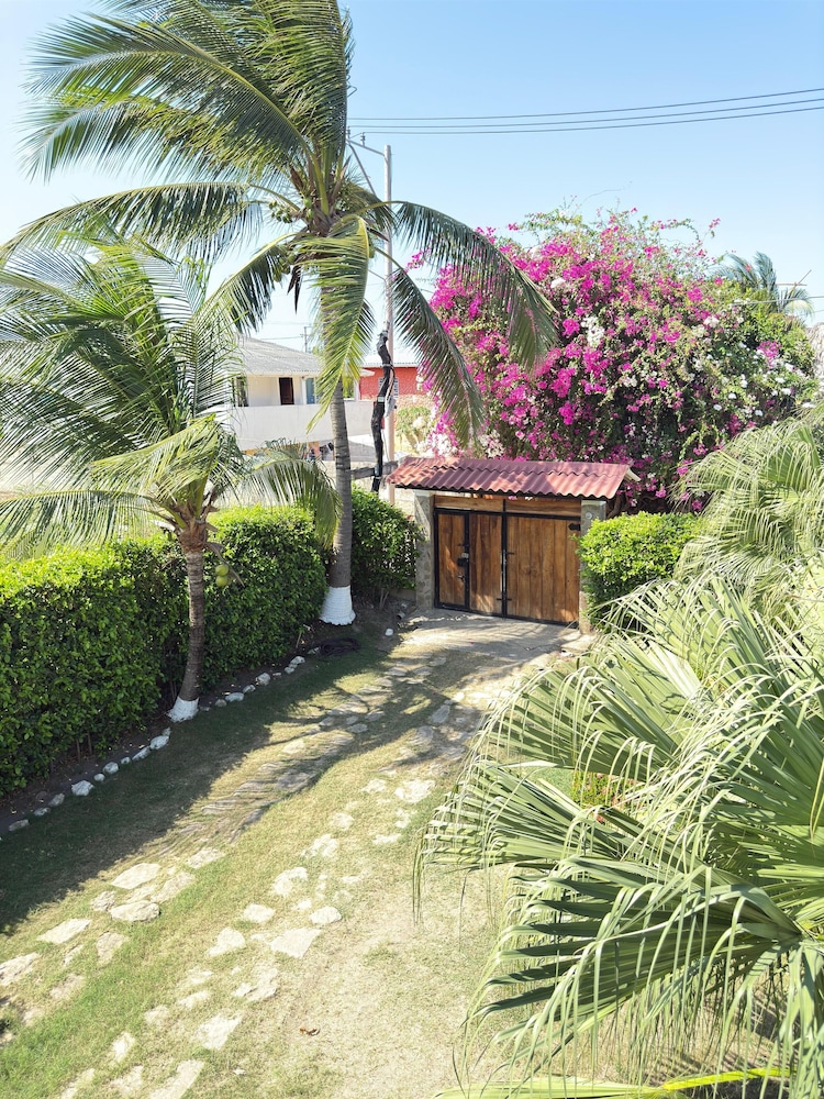 House, 5 Bedrooms, Accessible, Smoking photo 3