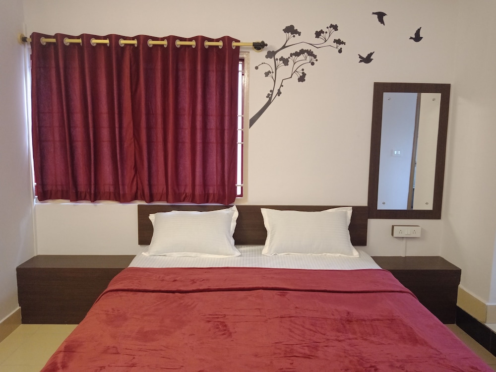 Economy Room, 1 King Bed, Private Bathroom photo 1