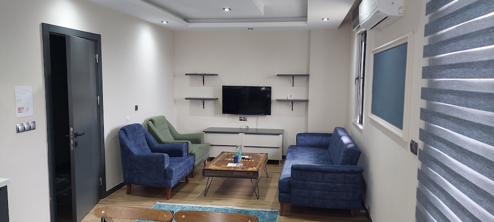 Apartment, 1 King Bed with Sofa bed, Balcony, Garden View