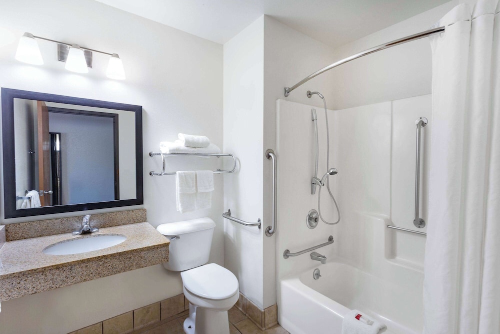 Room, 2 Queen Beds, Accessible, Non Smoking (Mobility) - Photo 6