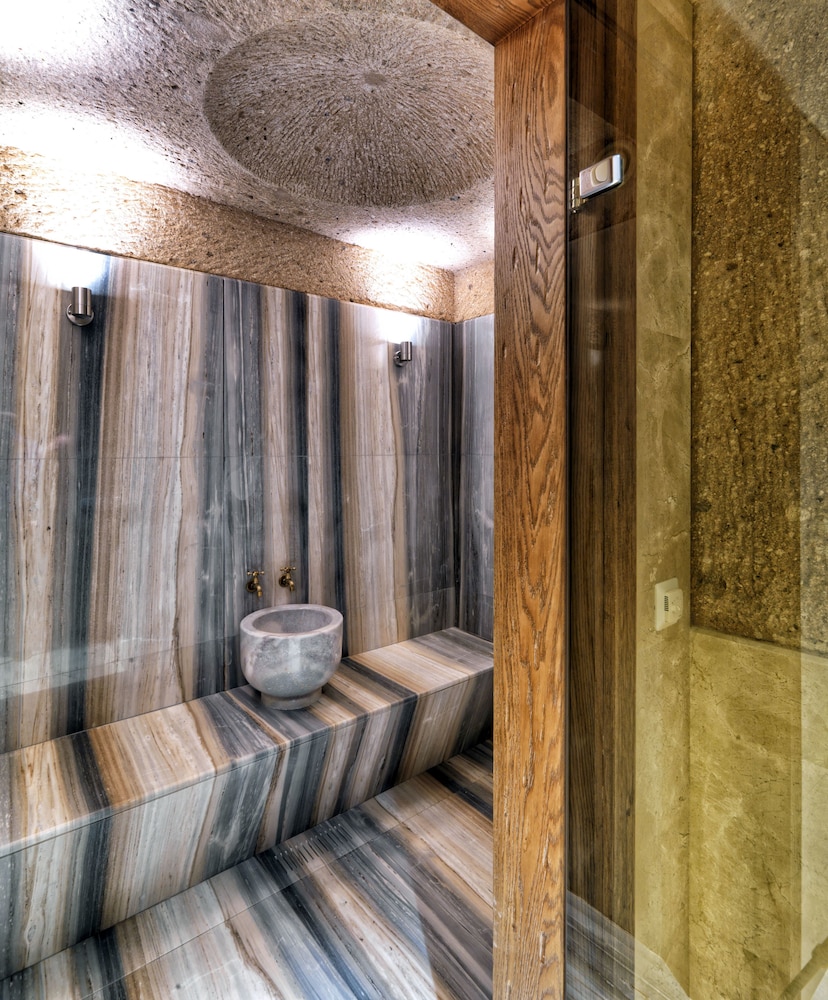 King Cave Suit with Spa Bath ( Aruru )