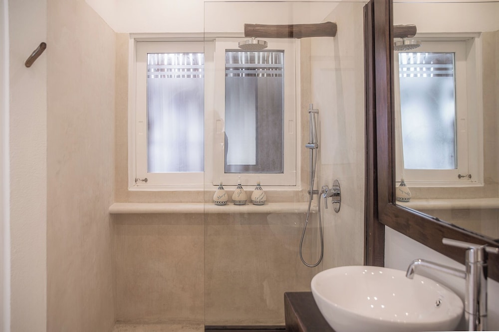 Beachfront Room (king)