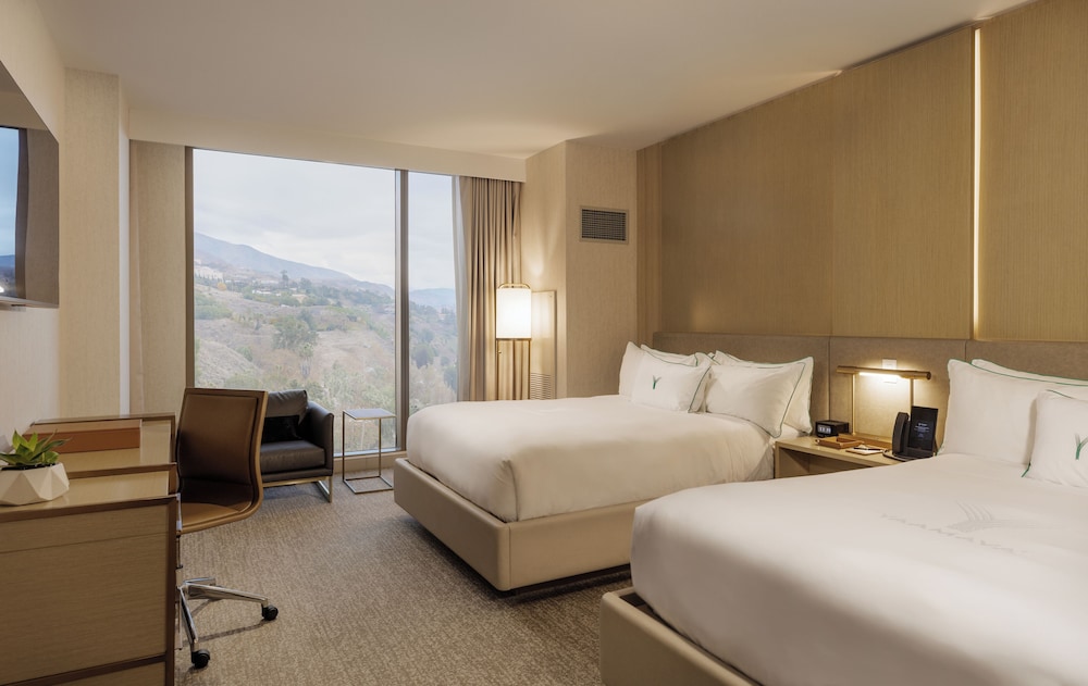 Two-Bedroom Suite with a Balcony photo 2