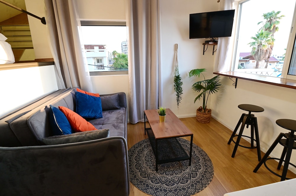studio with panoramic sea view photo 2