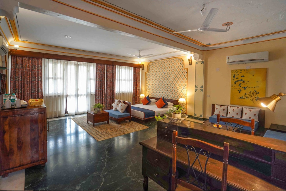 Courtyard Room photo 1