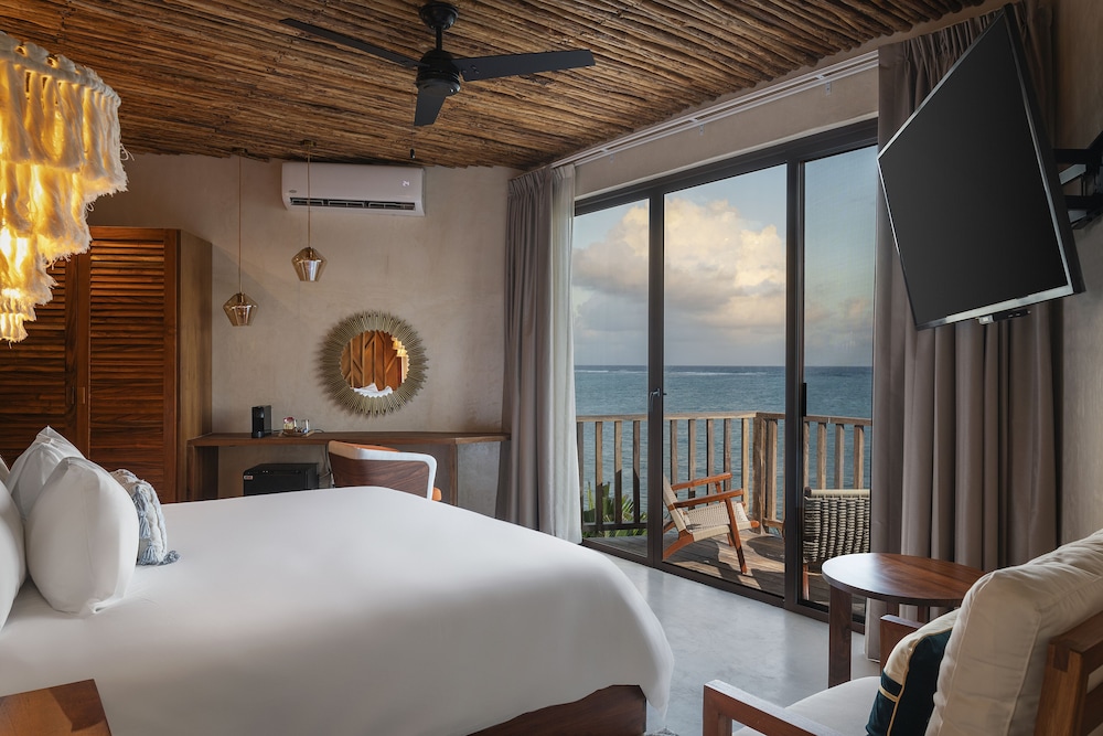 Beachfront Rooftop - Photo 4