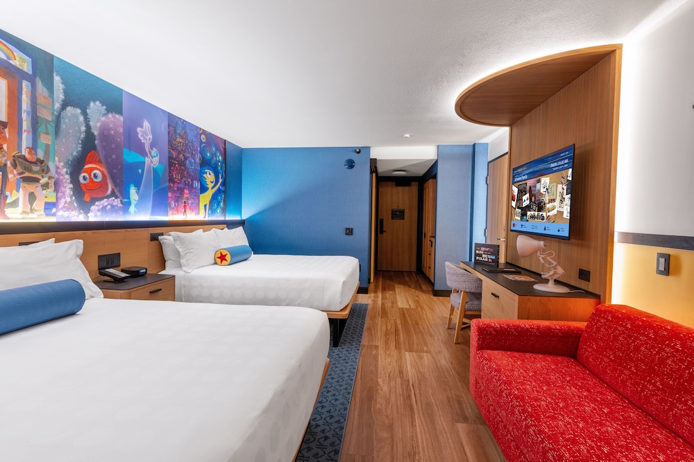 Premium View - Club Level - Two Queen Beds and Day Bed - Photo 6