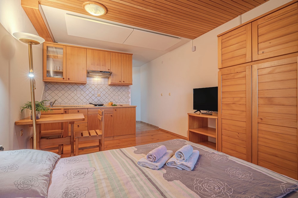 Family Studio (Oblak Estate Studio Lana)