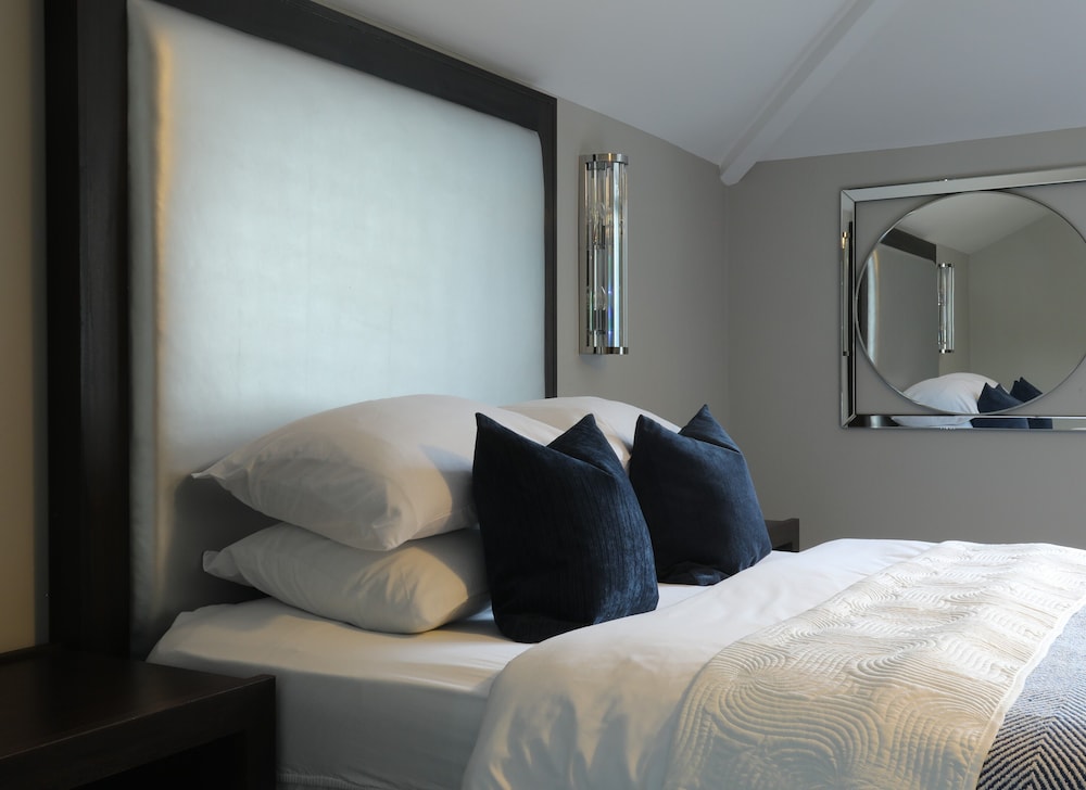 Kinbane - king room photo 2