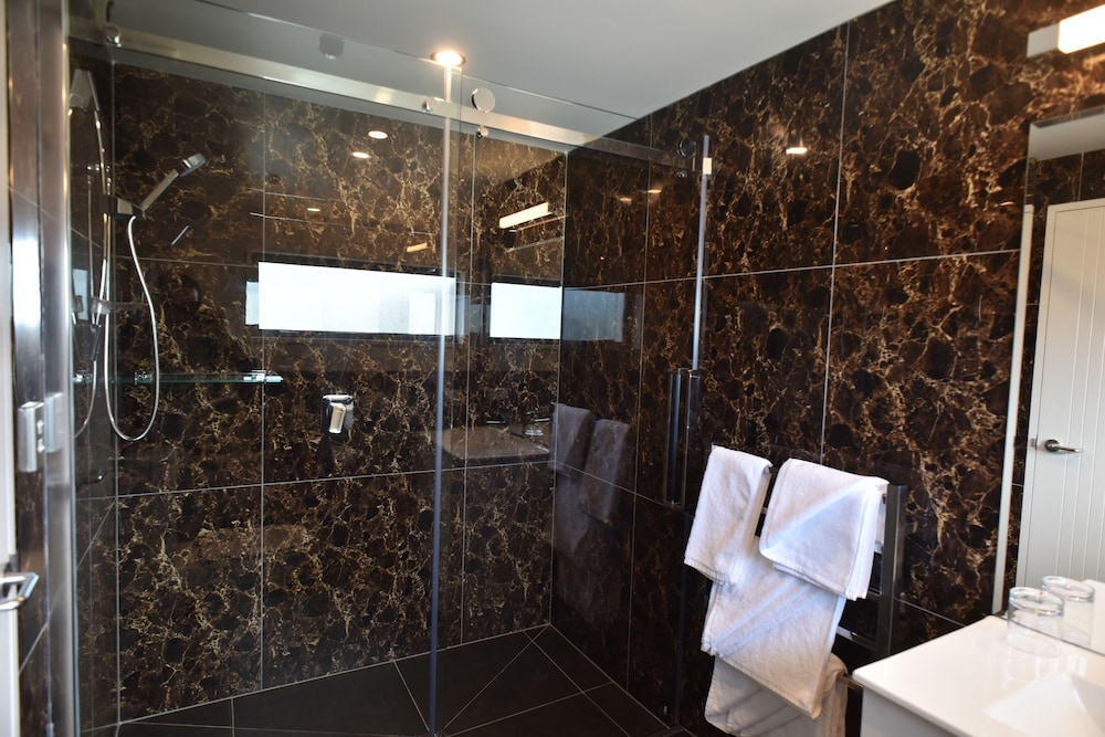 Luxury Studio, City View thumbnail 5