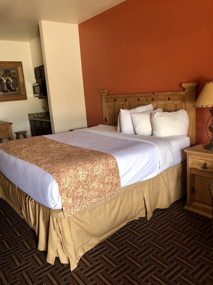 Suite, 1 King Bed photo 1