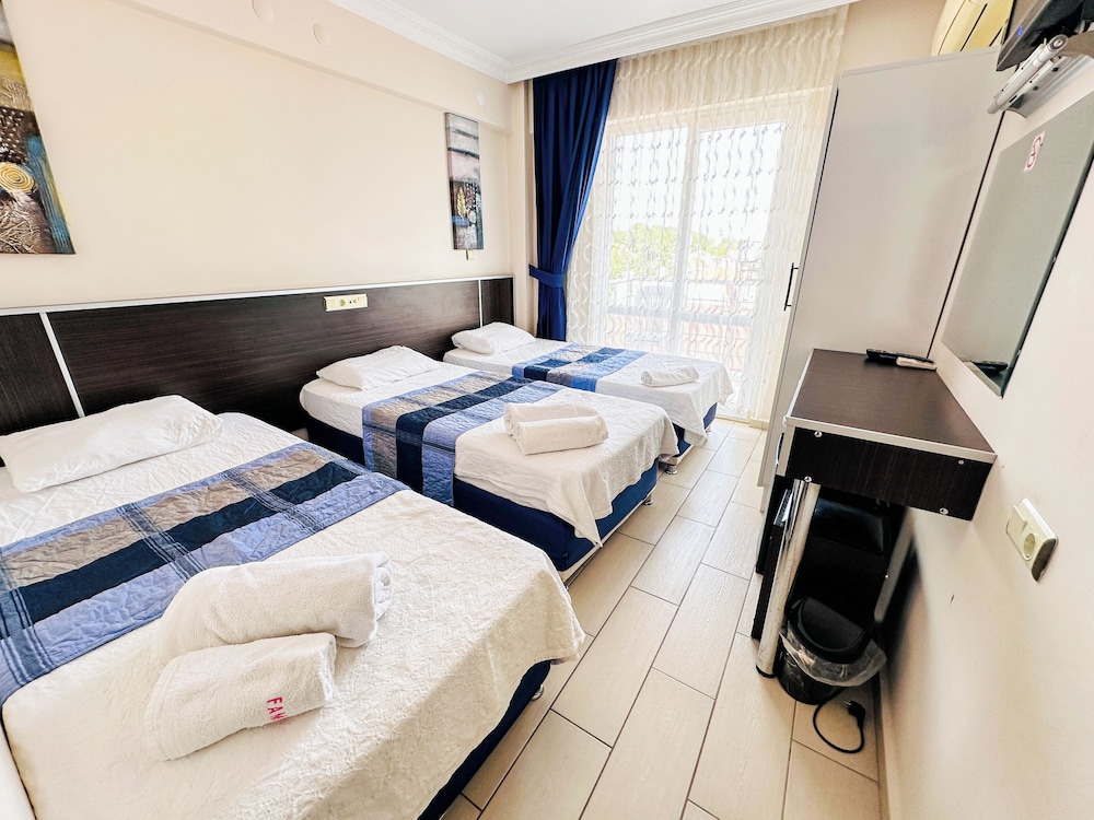 Basic Triple Room, Balcony photo 3