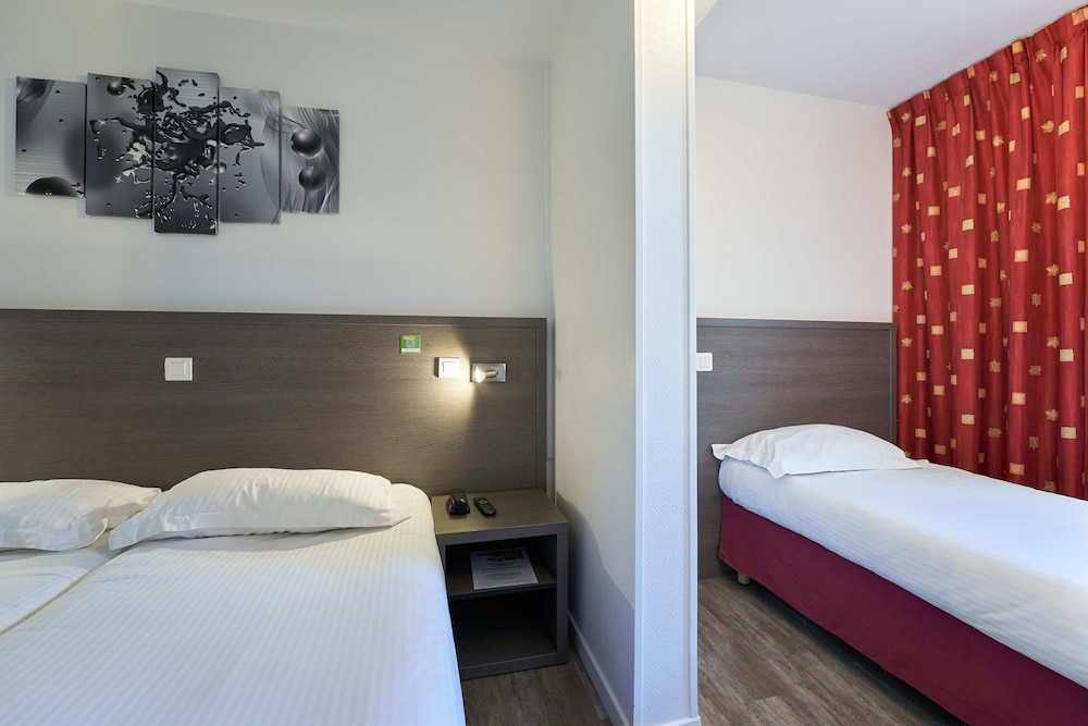 Superior Triple Room, 3 Twin Beds photo 2