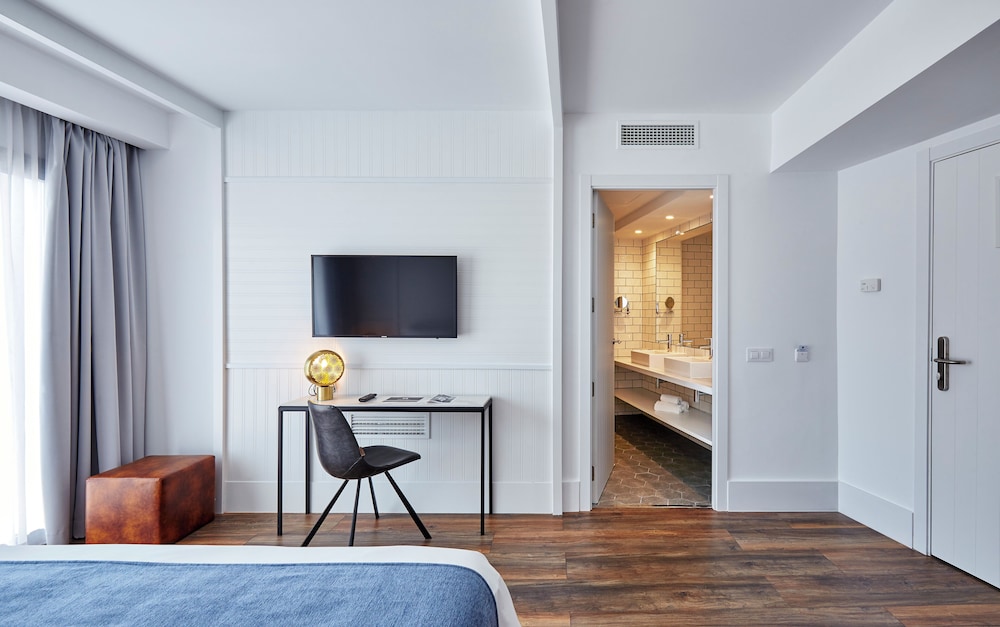 Superior Double or Twin Room (Access to Avana Rooftop) - Photo 6