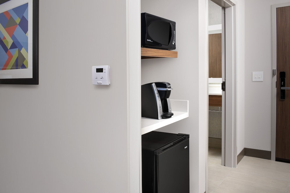 Suite, 2 Queen Beds, Accessible (Mobility, Accessible Tub) - Photo 4