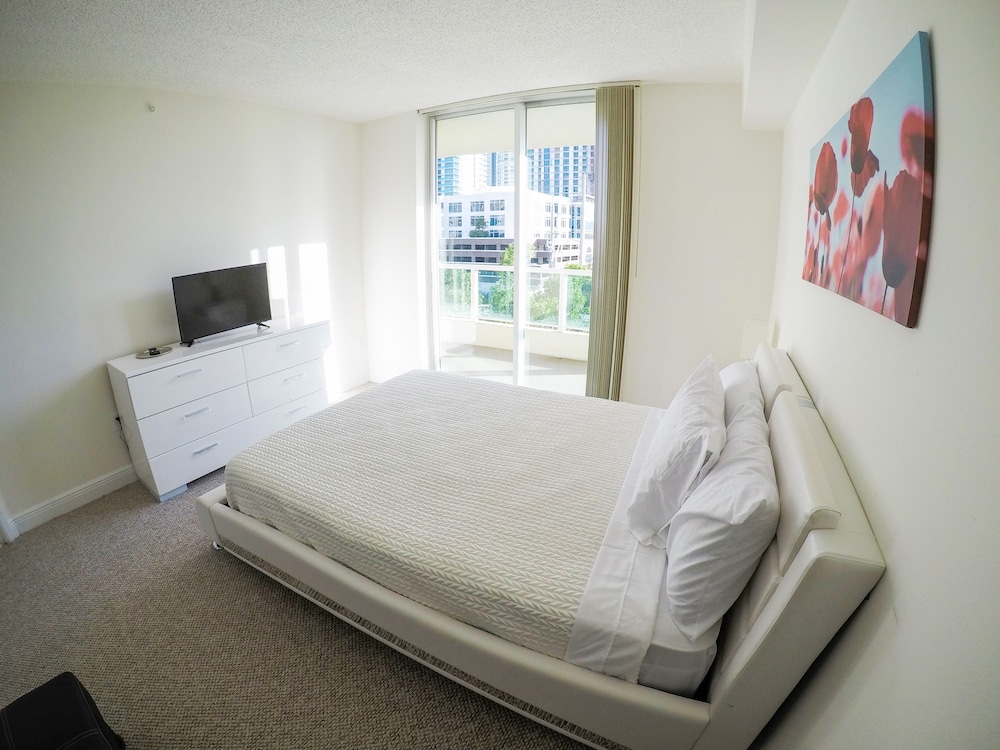 Luxury Apartment, 2 Bedrooms, 2 Bathrooms, City View photo 2