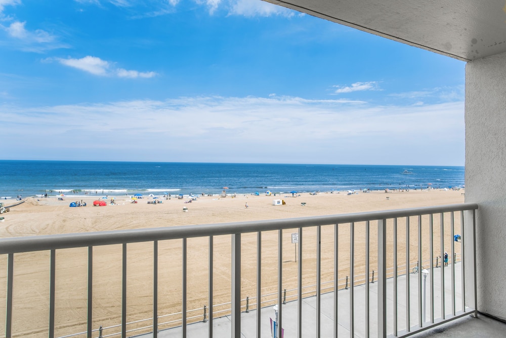 Deluxe Suite, 1 Bedroom, Oceanfront photo 3