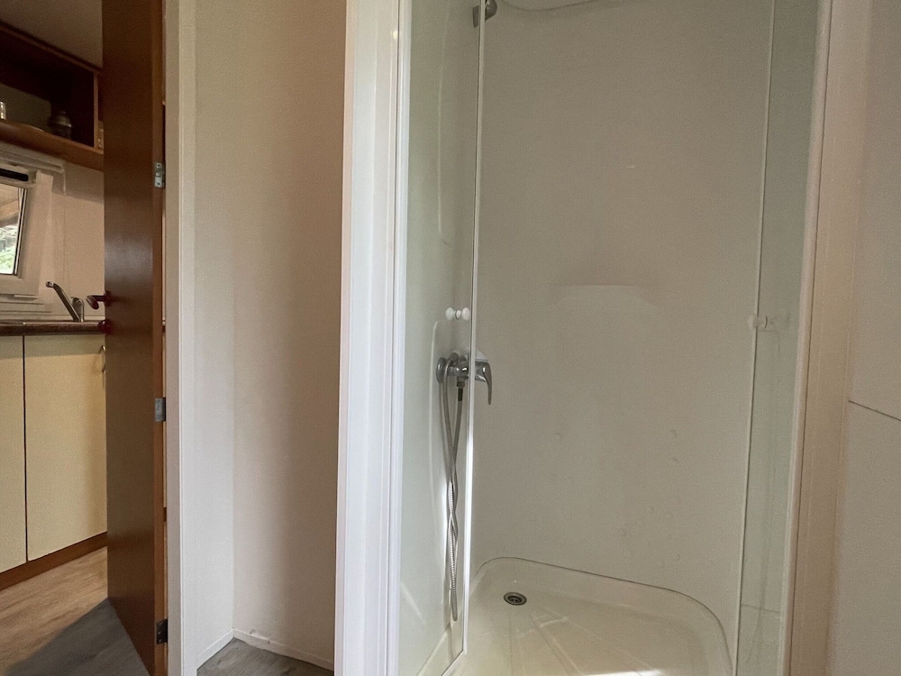 Mobile Home photo 2