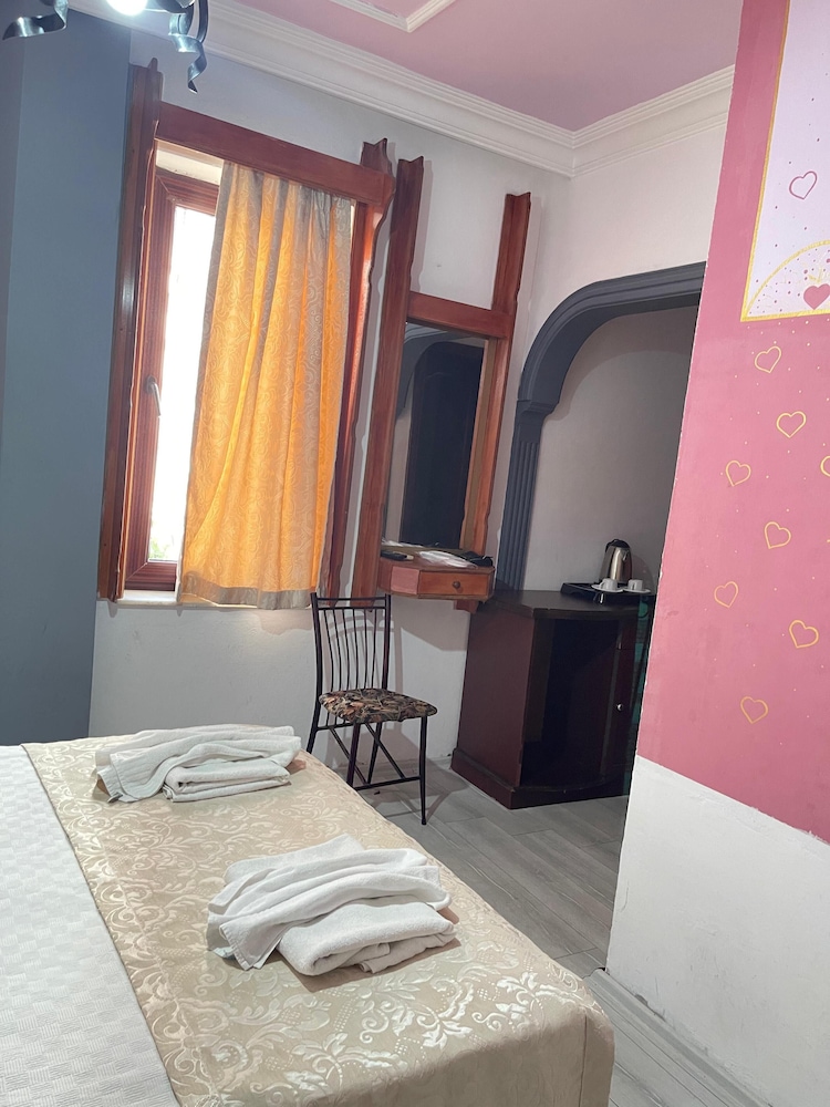 Suite, 1 Double Bed, Garden View