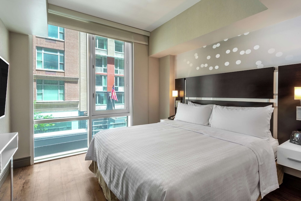 Studio Suite Efficiency, 1 Kind Bed, Accessible (Mobility & Hearing, Roll-in Shower) - Photo 2