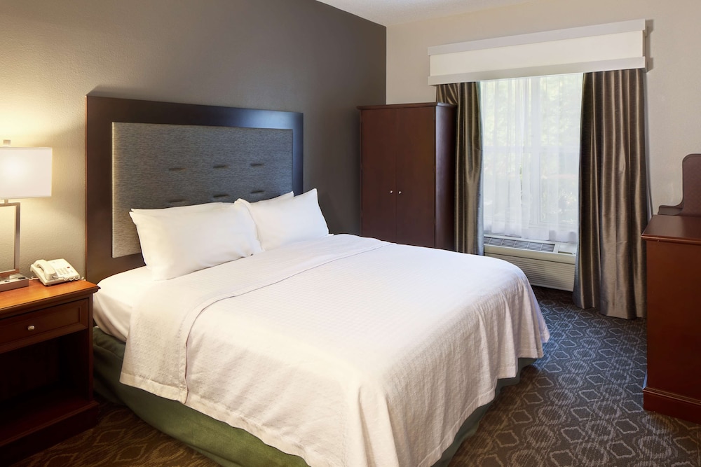 1 King Bed, Accessible (Roll-in Shower) - Photo 1