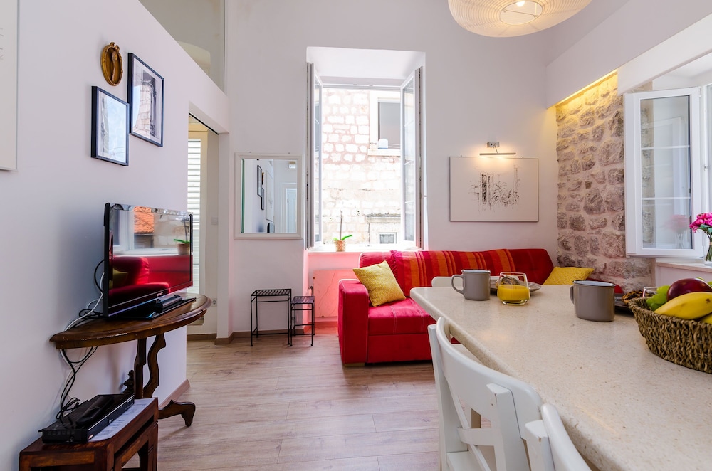 Apartment (One Bedroom Apartment With City View)