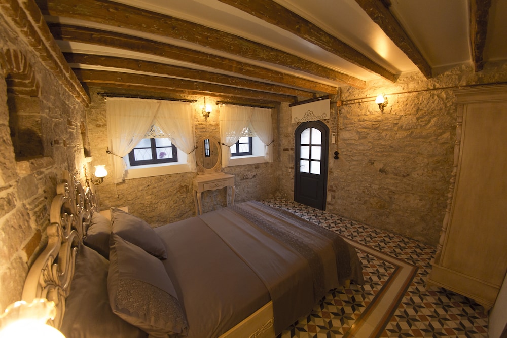 Luxury Triple Room, Garden Area photo 3