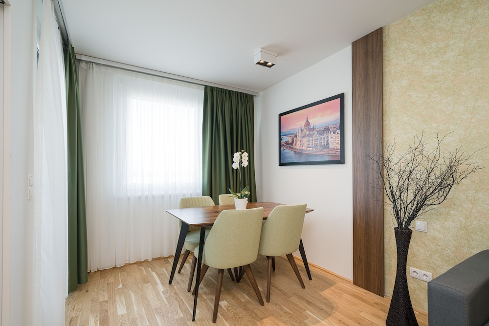 Deluxe Apartment (Top 24)
