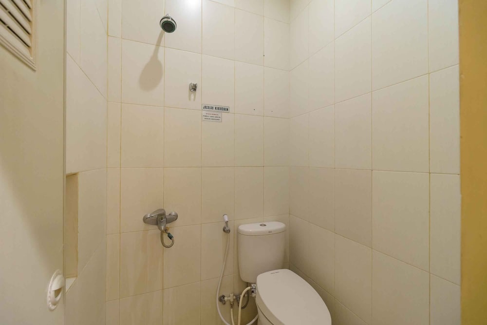 Double Room (Reddoorz) - Photo 3